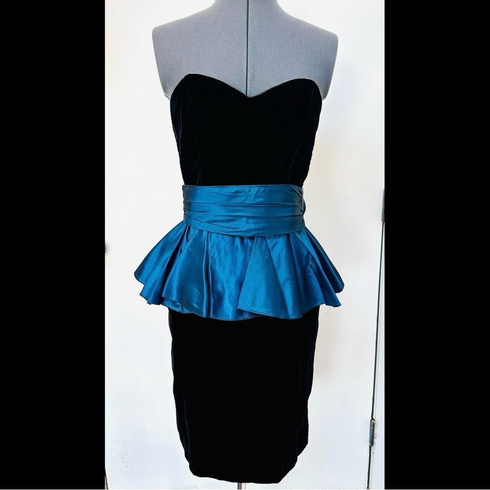 VINTAGE 1980s PROM SEMI FORMAL DRESS BLACK VELVET STRAPLESS BLUE PEPLUM 8 10 EC